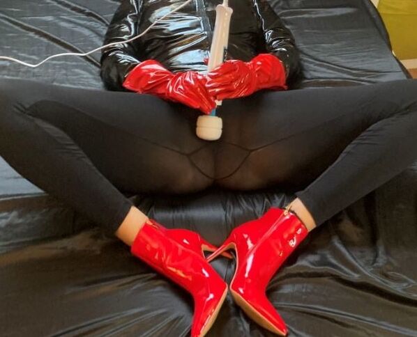 Red Ankle Boots, Black Leggings