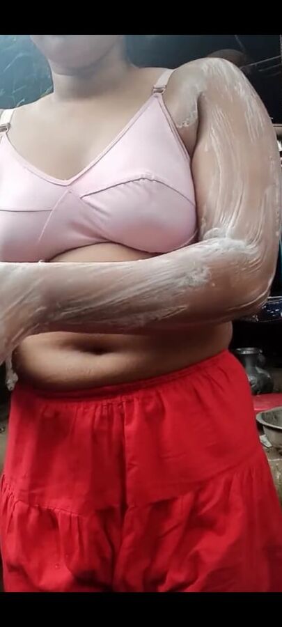 Sexy bengali girl masturbating and bathing
