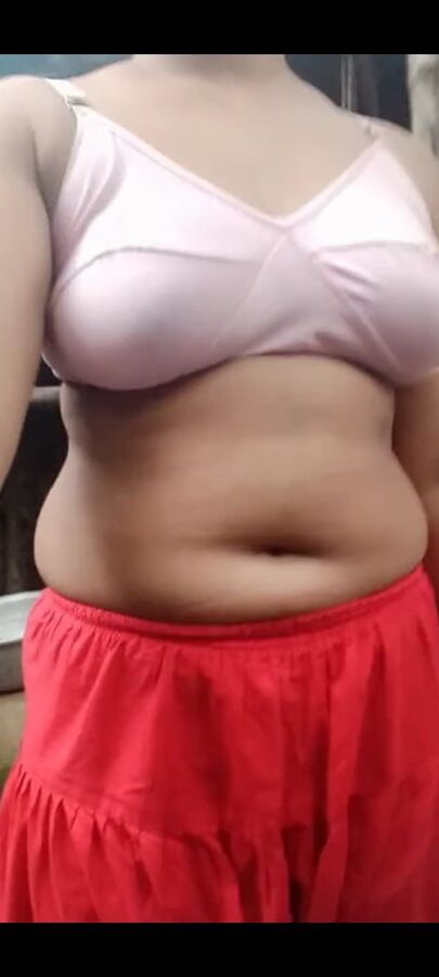 Sexy bengali girl masturbating and bathing