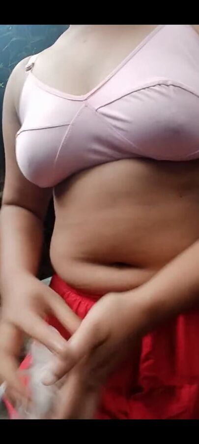 Sexy bengali girl masturbating and bathing