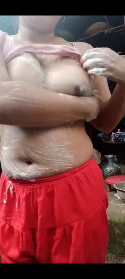 Sexy bengali girl masturbating and bathing