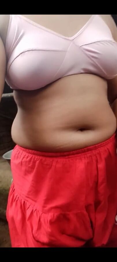 Sexy bengali girl masturbating and bathing