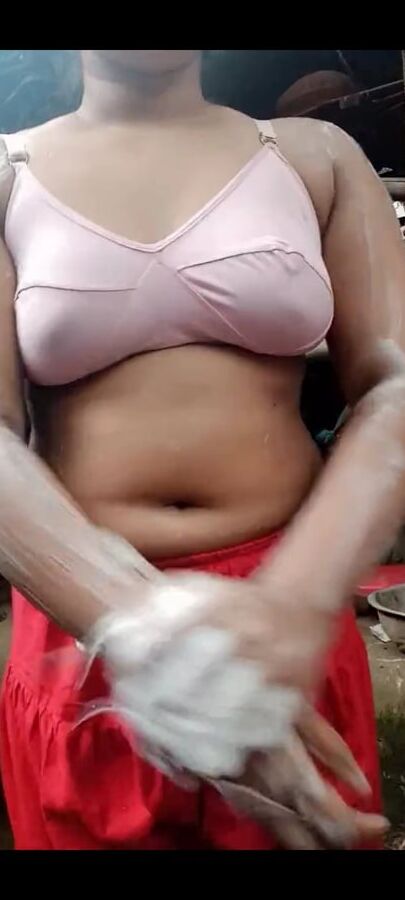 Sexy bengali girl masturbating and bathing