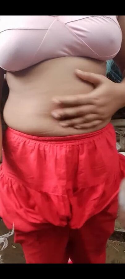 Sexy bengali girl masturbating and bathing