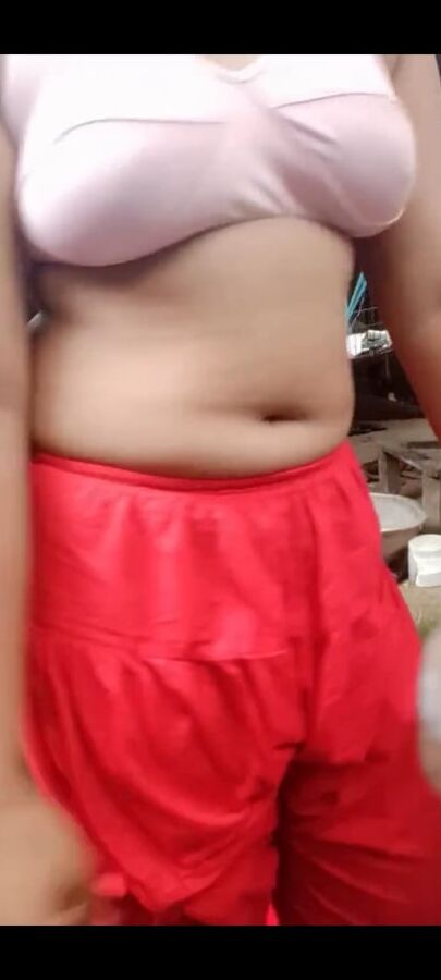 Sexy bengali girl masturbating and bathing