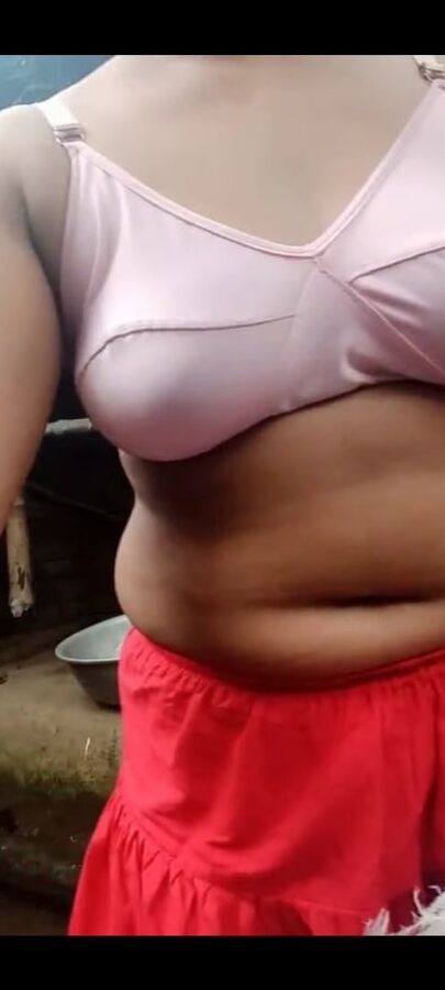 Sexy bengali girl masturbating and bathing