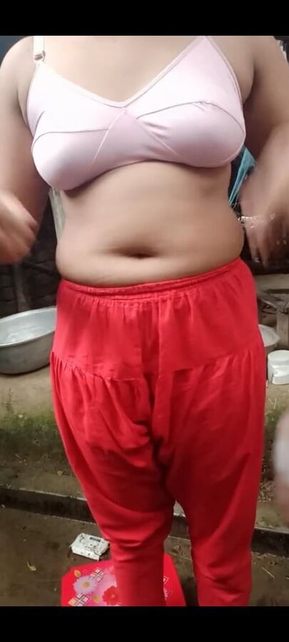 Sexy bengali girl masturbating and bathing