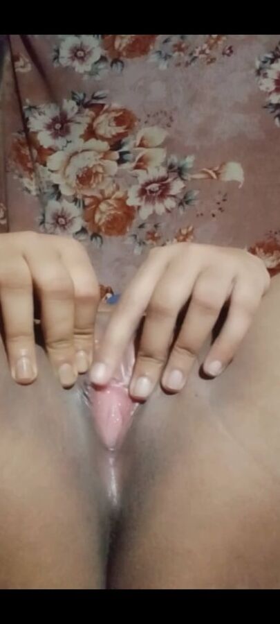 Sexy girl pissing