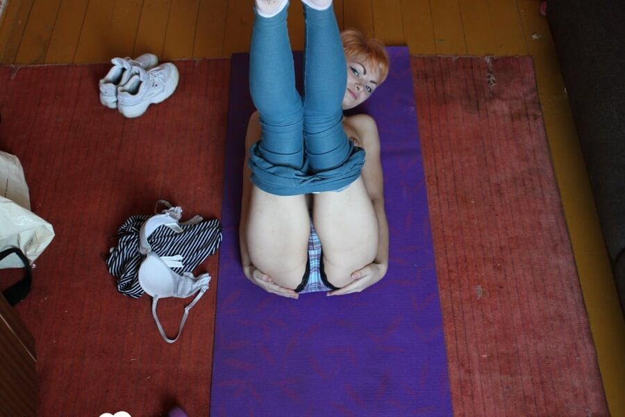My tutor teased me with her hot body