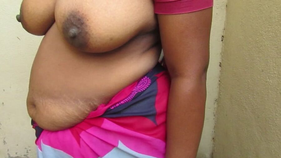 Tamil horny aunty standing to showing her boobs
