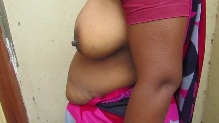 Tamil horny aunty standing to showing her boobs