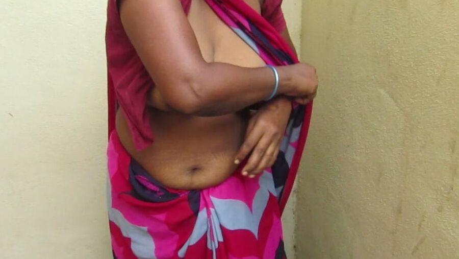 Tamil aunty standing to show her boobs  very hot