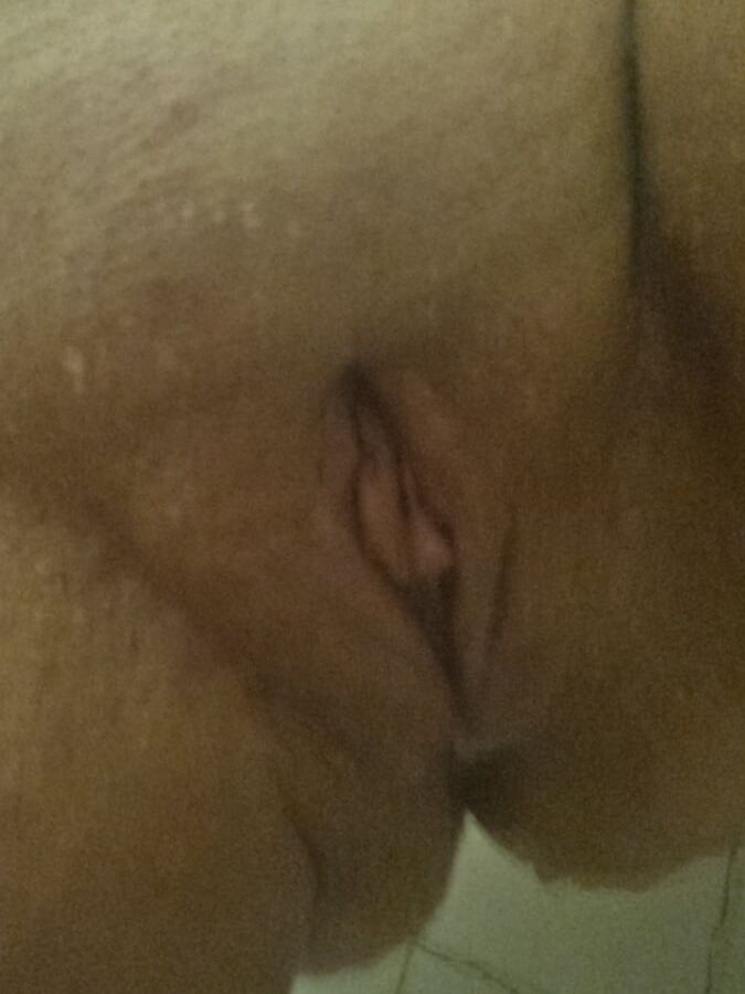 Milf cleaning  her pussy  who wants to lick