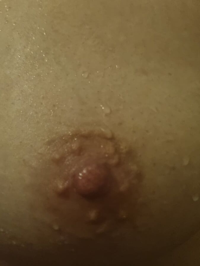 Milf cleaning  her pussy  who wants to lick