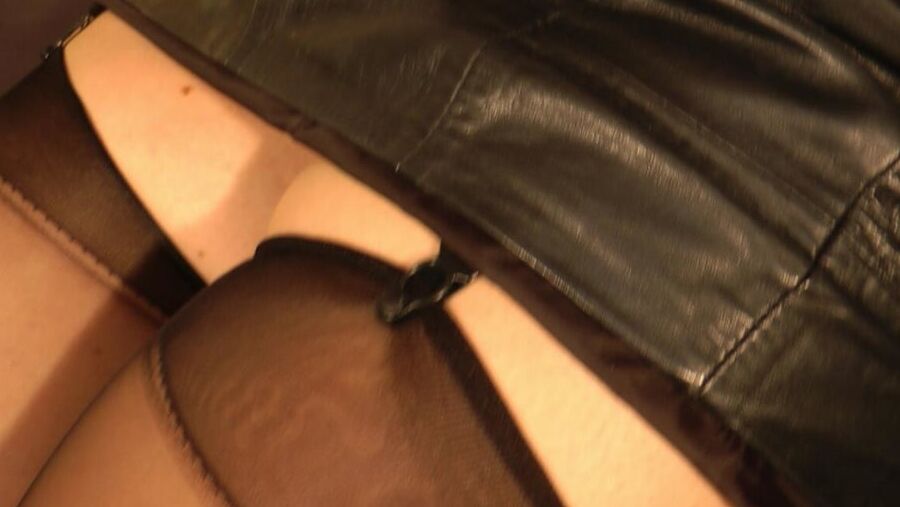 Red - White - Black and 14 centimeters;-)