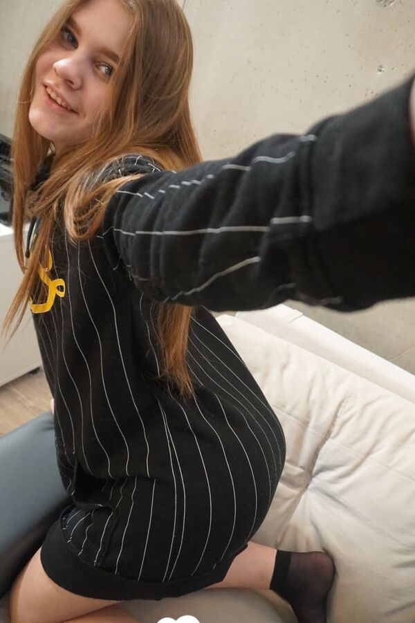 Teenage baseball fan has some stunning curves