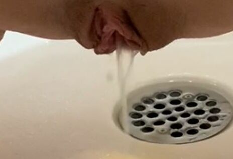 Watch her pee