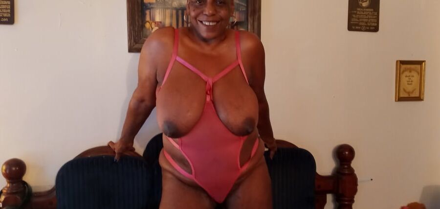 Hot Mature Pussy In Pink