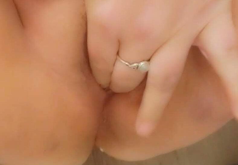 Sexy BBW Cougar showing off all the goodies