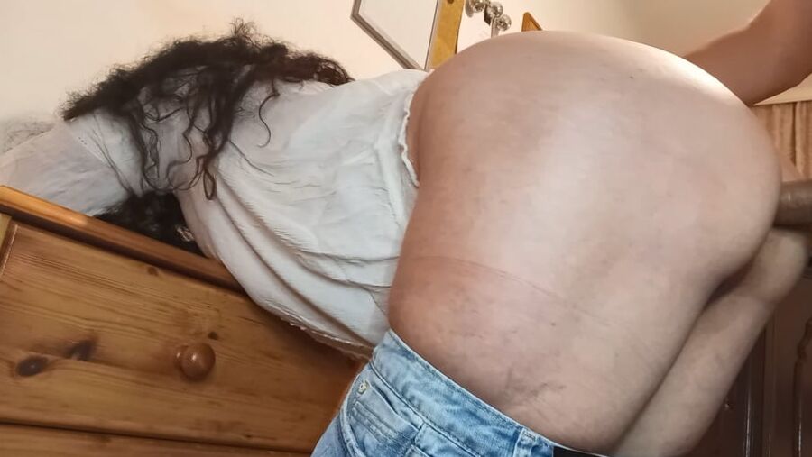 Huge Ass MILF Housewife