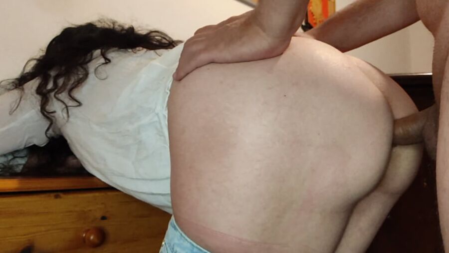 Huge Ass MILF Housewife