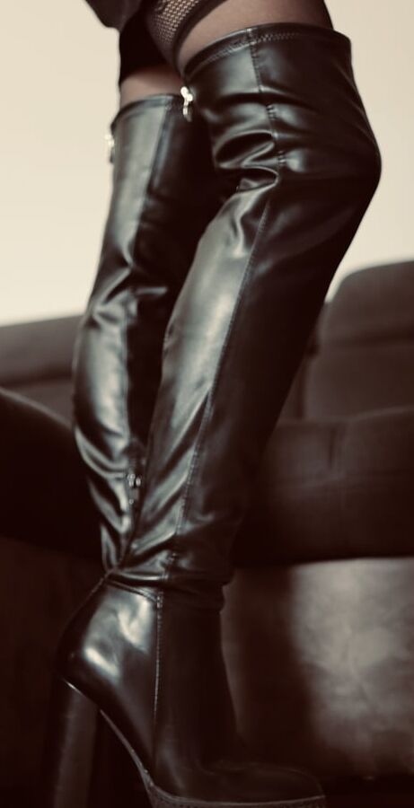 Slut wife put plug ass nylon boot high skirt for show pussy