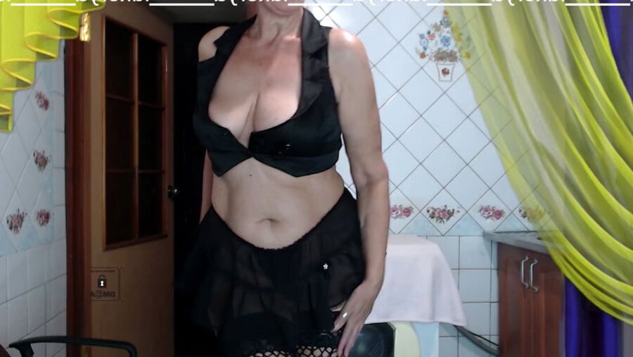 Sexy open belly of cheerful Lukerya. Easy flirting on webcam
