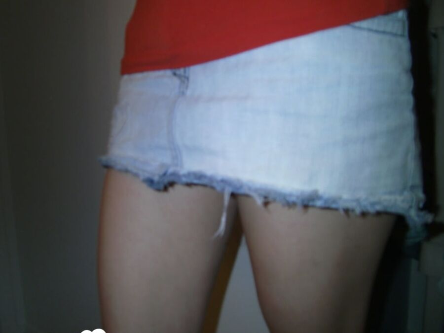 Magnificent brunette lifts her skirt and shirt up