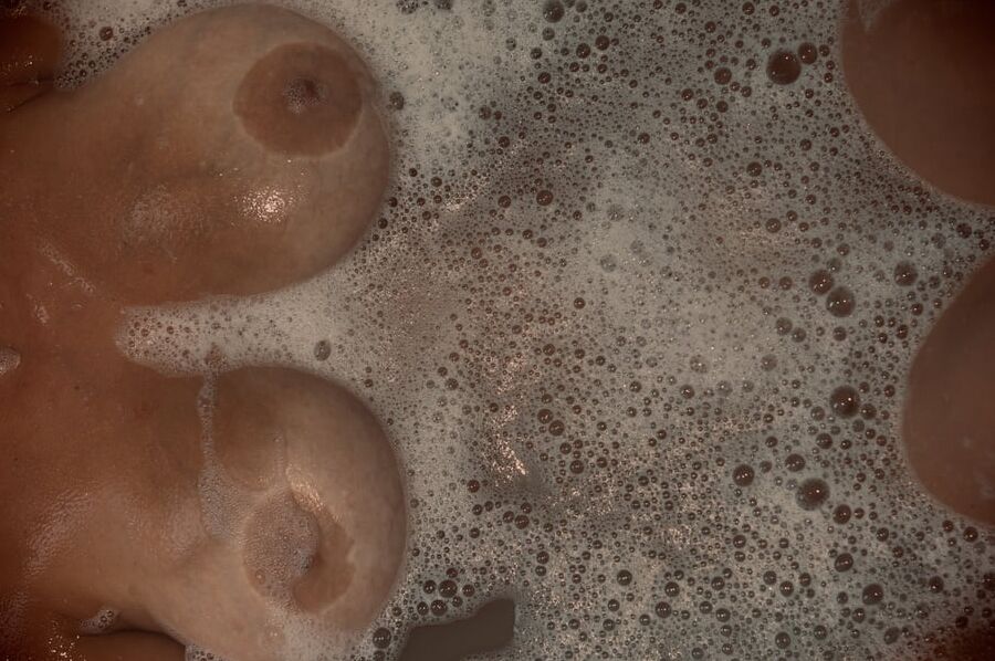 Tina slut bath show feet pussy boobs ass for hard comments