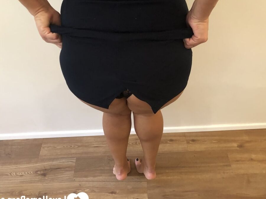 Lusty beauty teases with her perfect booty