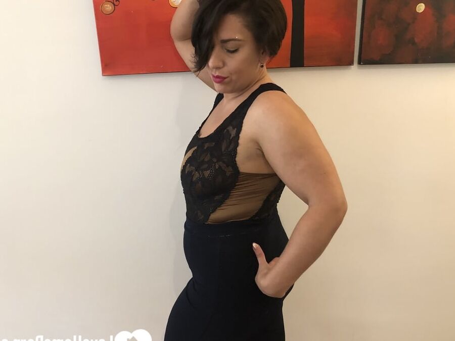 Lusty beauty teases with her perfect booty