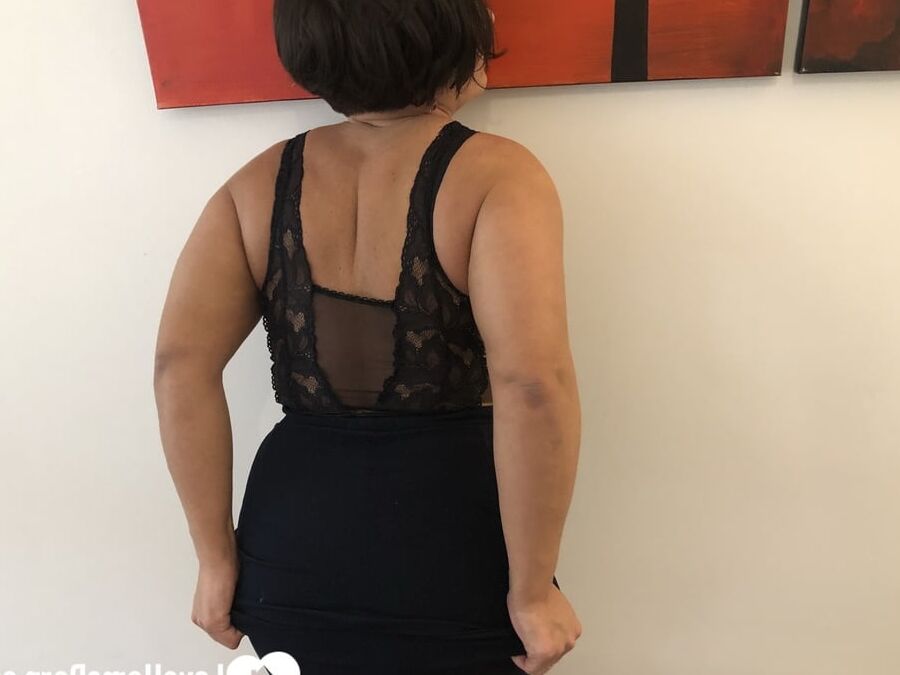 Lusty beauty teases with her perfect booty