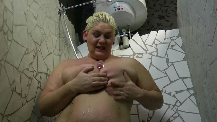 Spectators in the shower