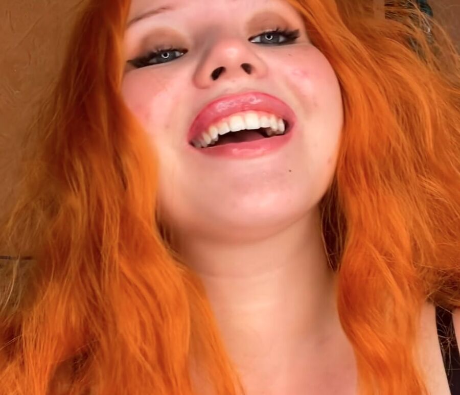 Face and teeth fetish