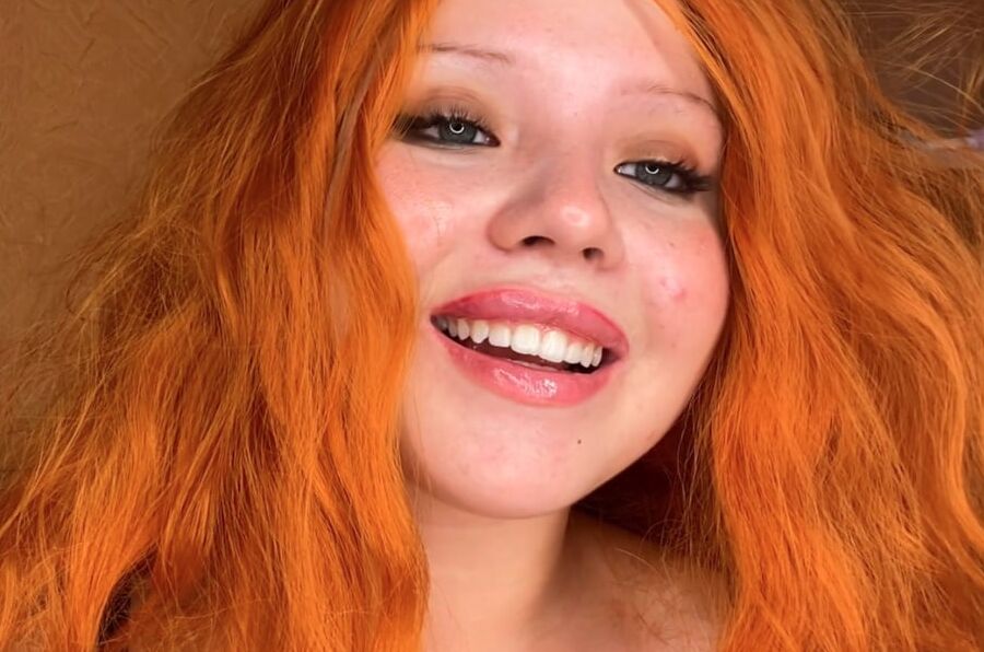 Face and teeth fetish
