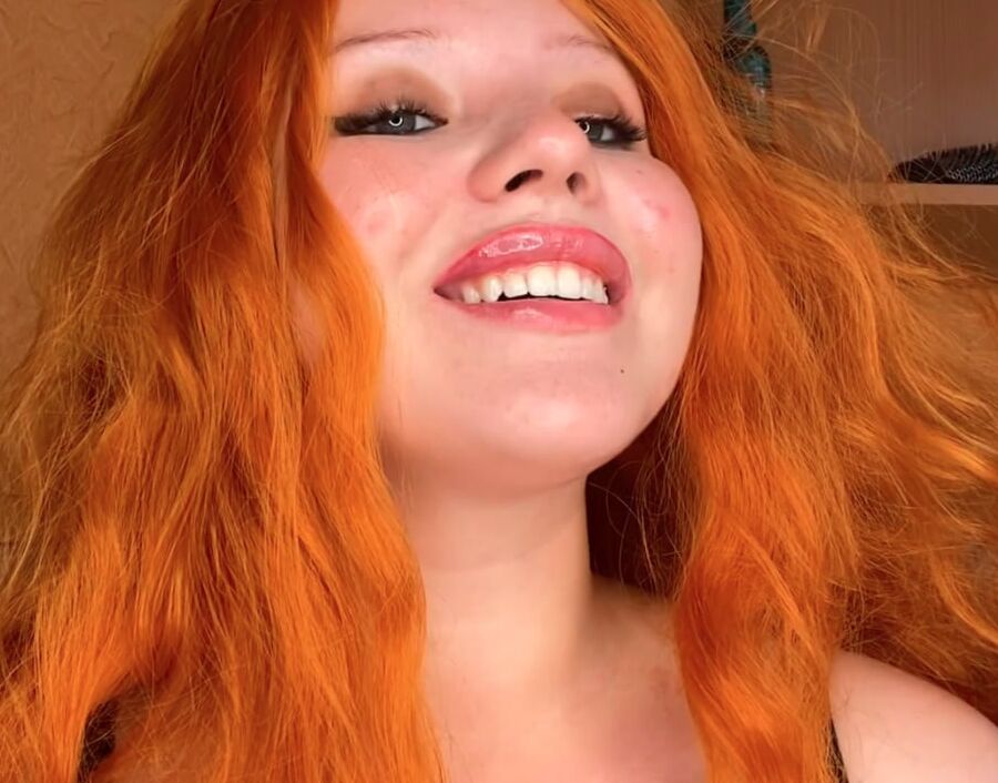 Face and teeth fetish