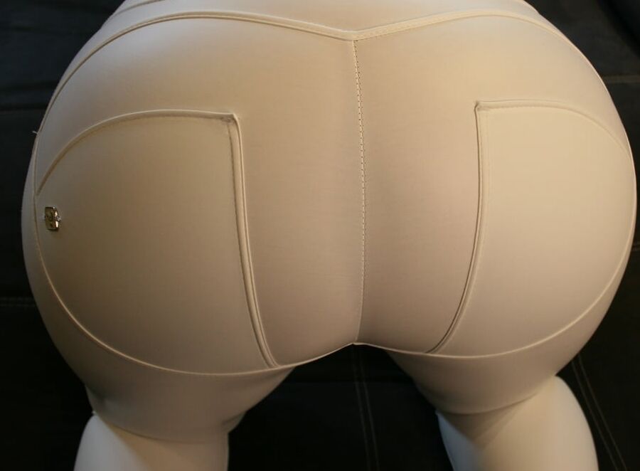 BWB in special white Freddy pants and favourite heels on