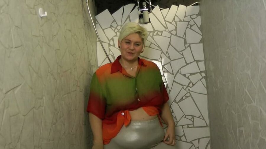 Gloss leggings piss
