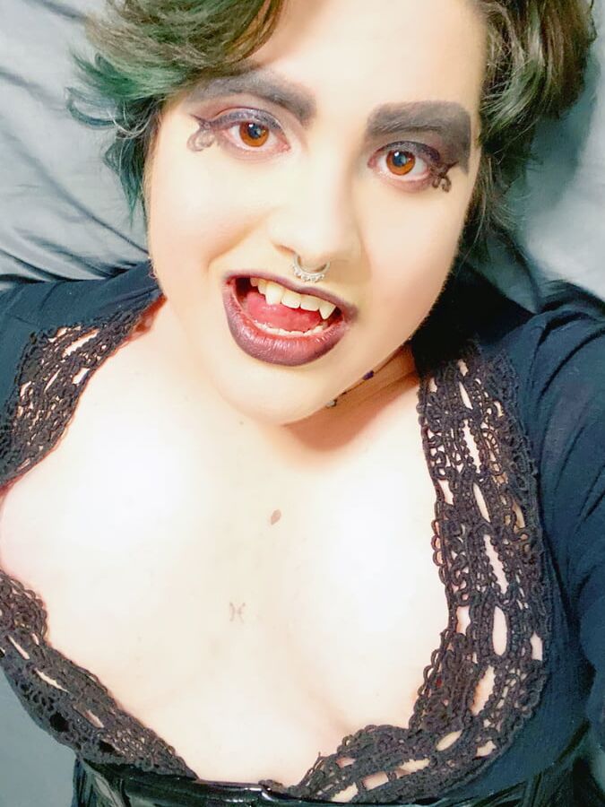 Fang Whore