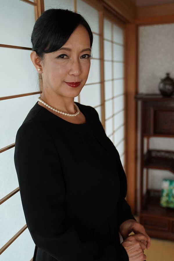 緒方千乃::目の前でSEXで謝罪する未亡人