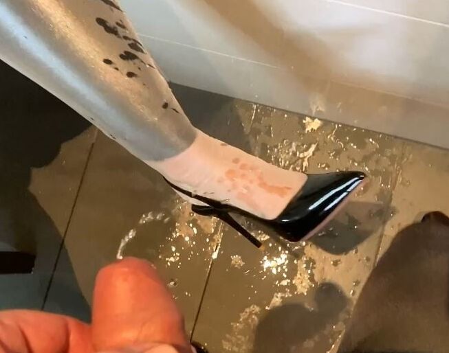 Black and white pissing and blowjob