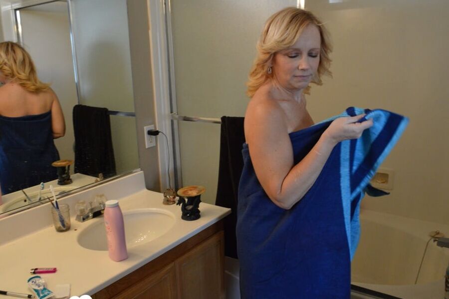 Mature lady still knows how to seduce