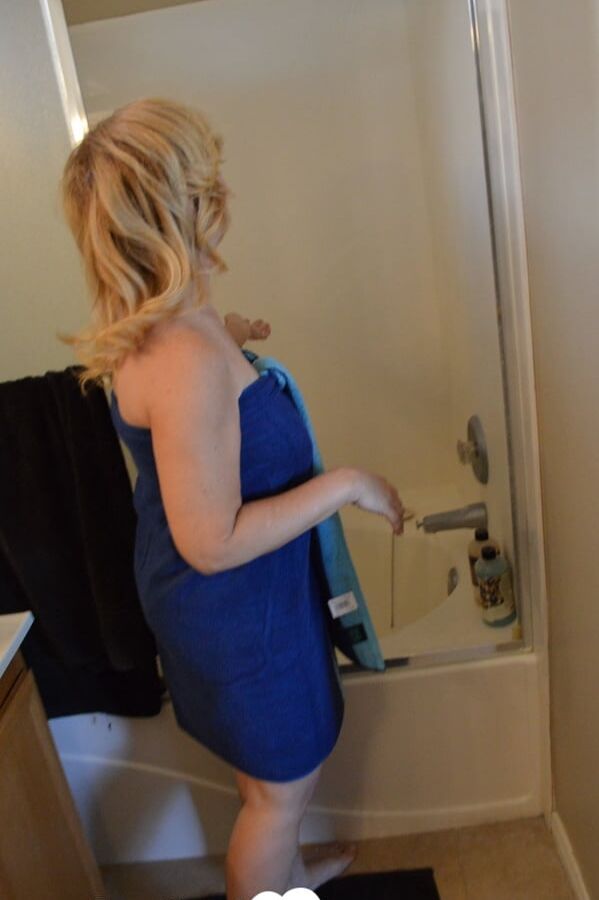 Mature lady still knows how to seduce