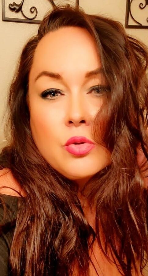 The gorgeous BBW Bellacarina94