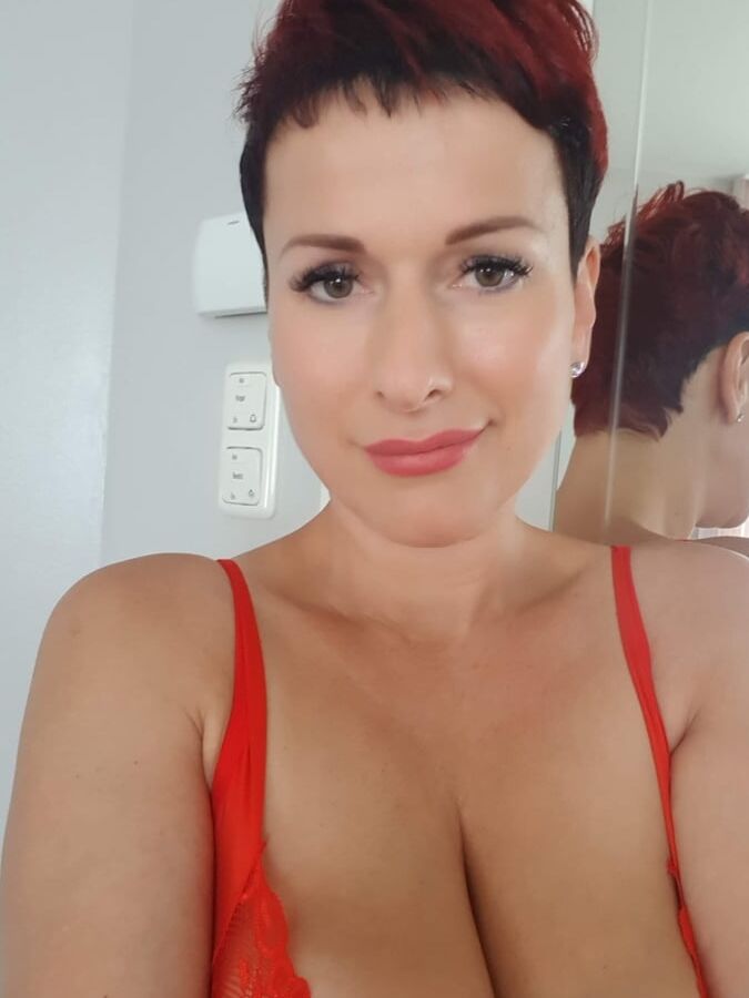 CURVY EURO MATURE