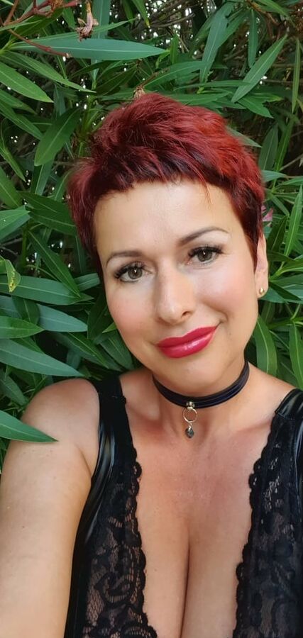 CURVY EURO MATURE