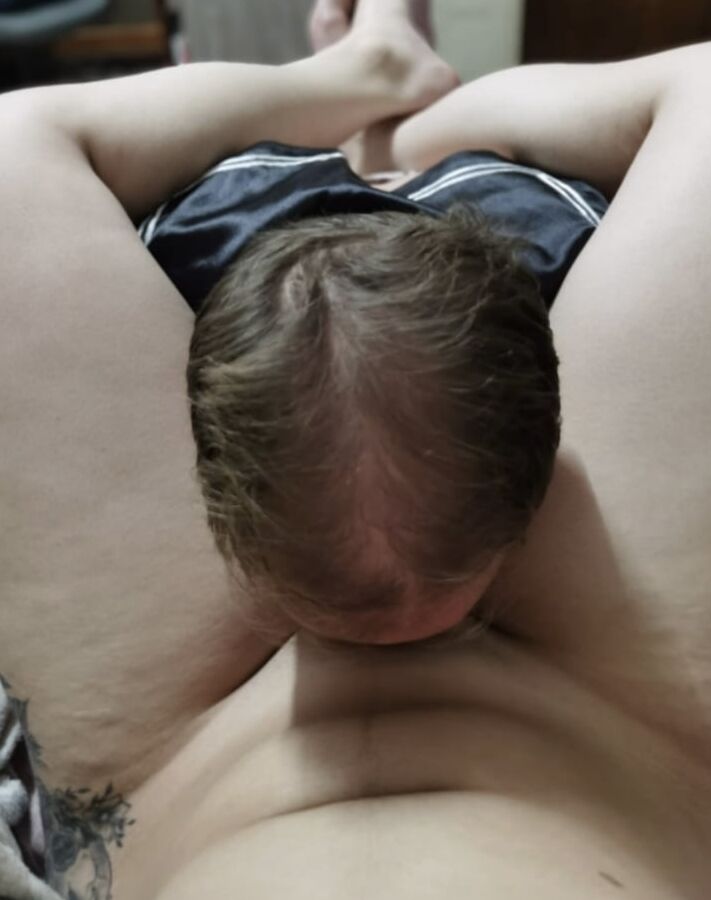 Eating kitty's pussy while caged