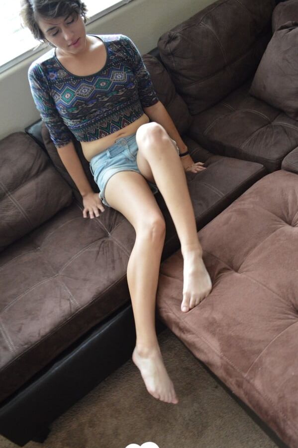 Pretty brunette satisfies herself on the couch