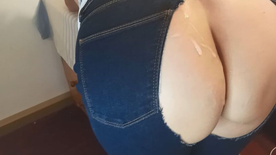 Big Ass Curvy Milf Housewife