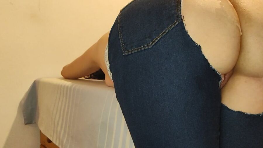 Big Ass Curvy Milf Housewife